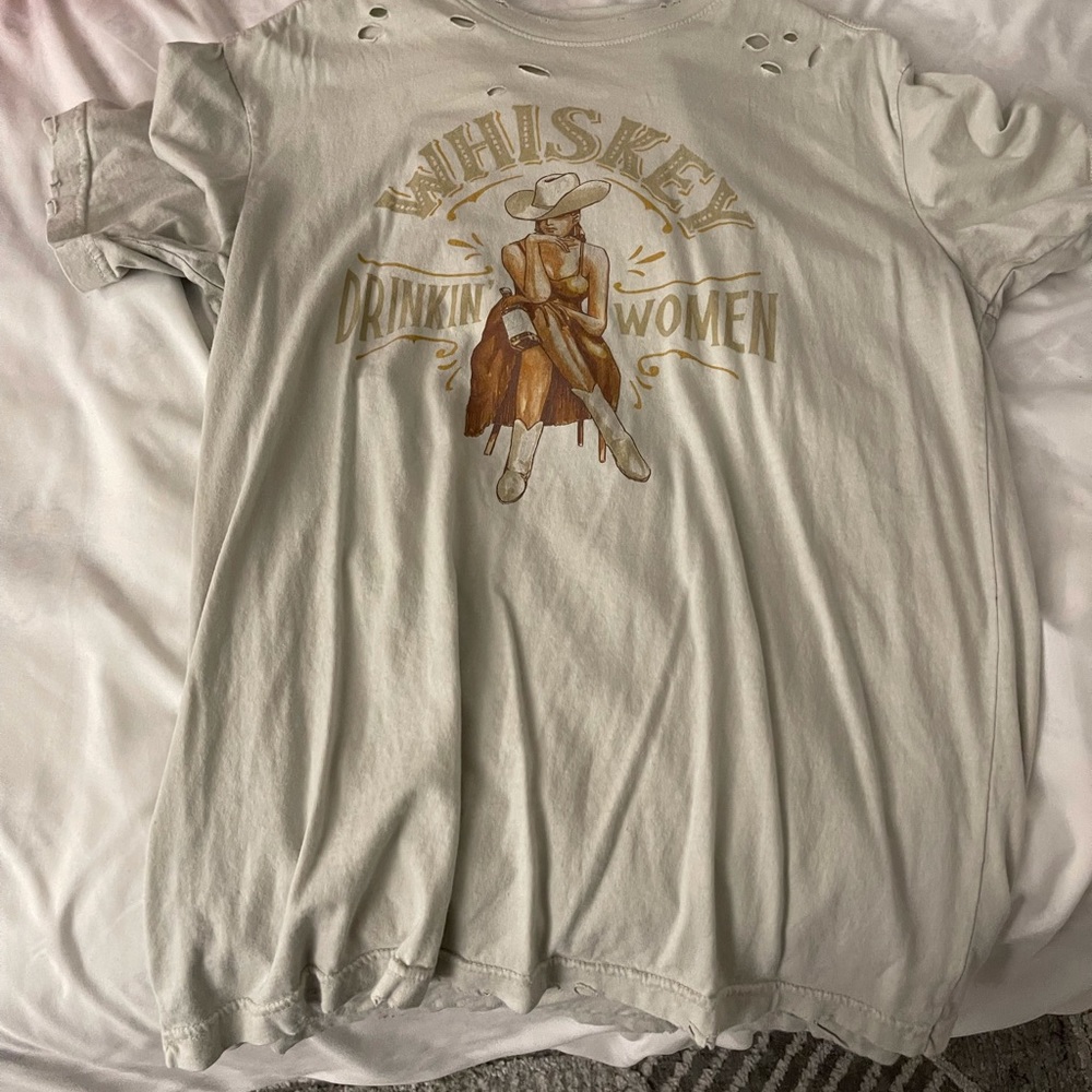 Graphic tee